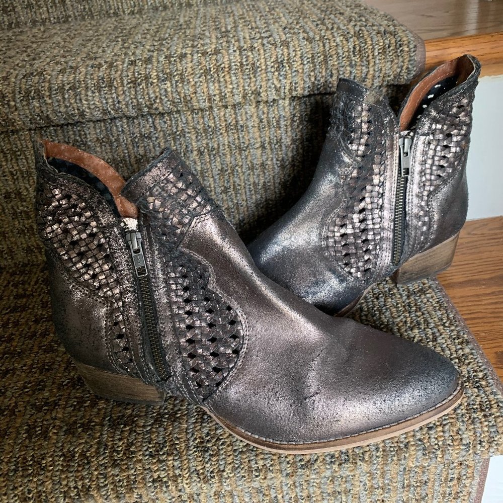 Designer silver/black metallic leather boots